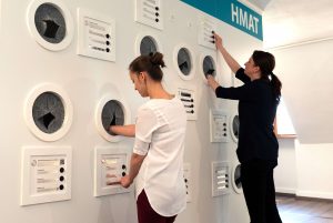 Múzeum špeciálneho školstva, stála expozícia, ľudské zmysly, nadrozmerná kocka na skúšanie ľudských zmyslov.